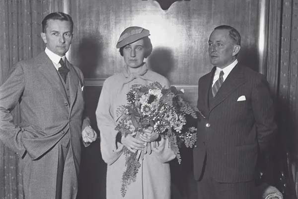 Ein Diplomat im Schatten des Dritten Reichs | "Der Estado Novo und die Nazis" Ehepaar Hoyningen-Huene Ankunft in Lissabon 1934 - FOTO arquivo nacional da torre do tombo